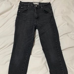 Light wash skinny jean